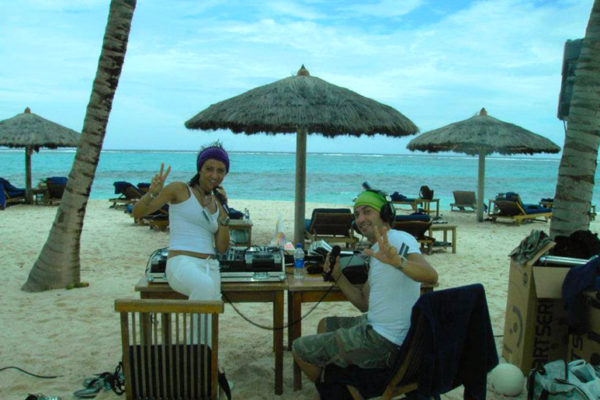 radio-beach